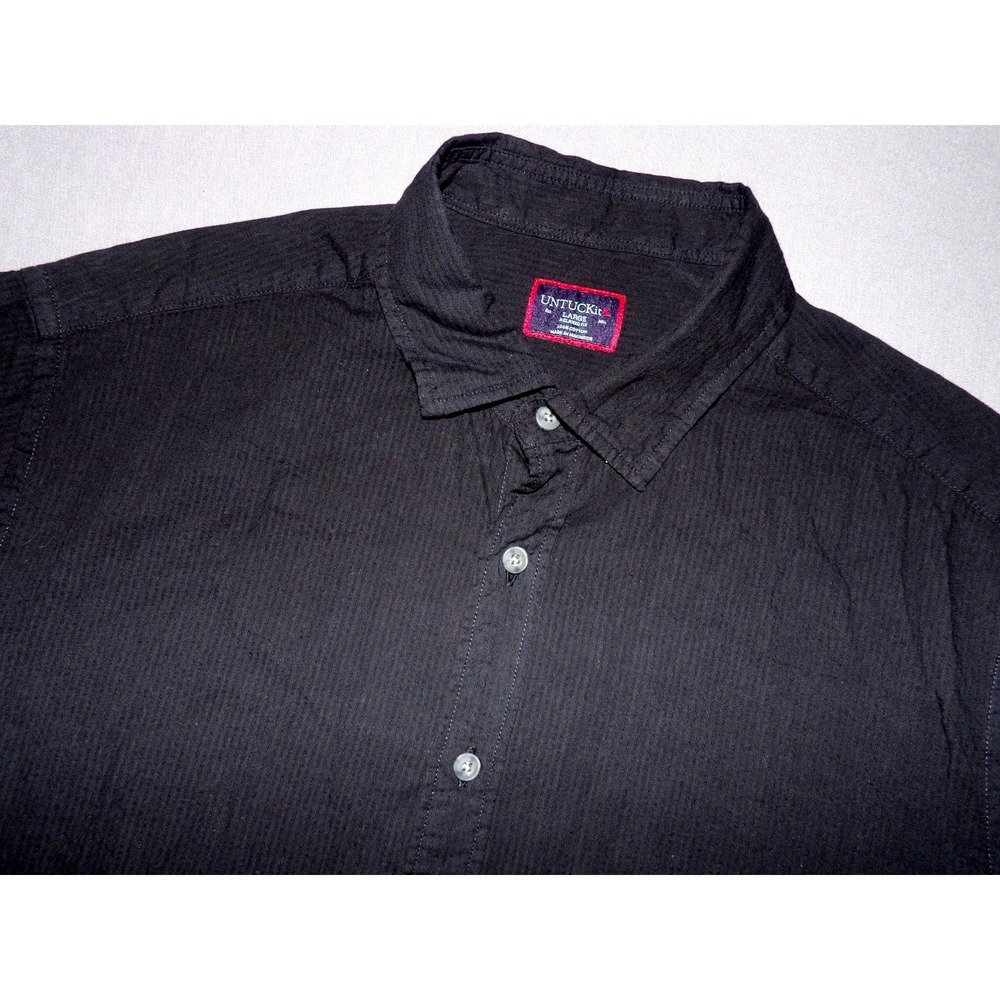 UNTUCKit Short Sleeved Black Seersucker Relaxed Fit Button Up Shirt Men's Large